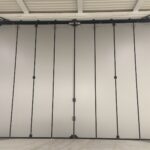 Portone libro con guida a pavimento 4+4 motorizzato con sistema a cremagliera